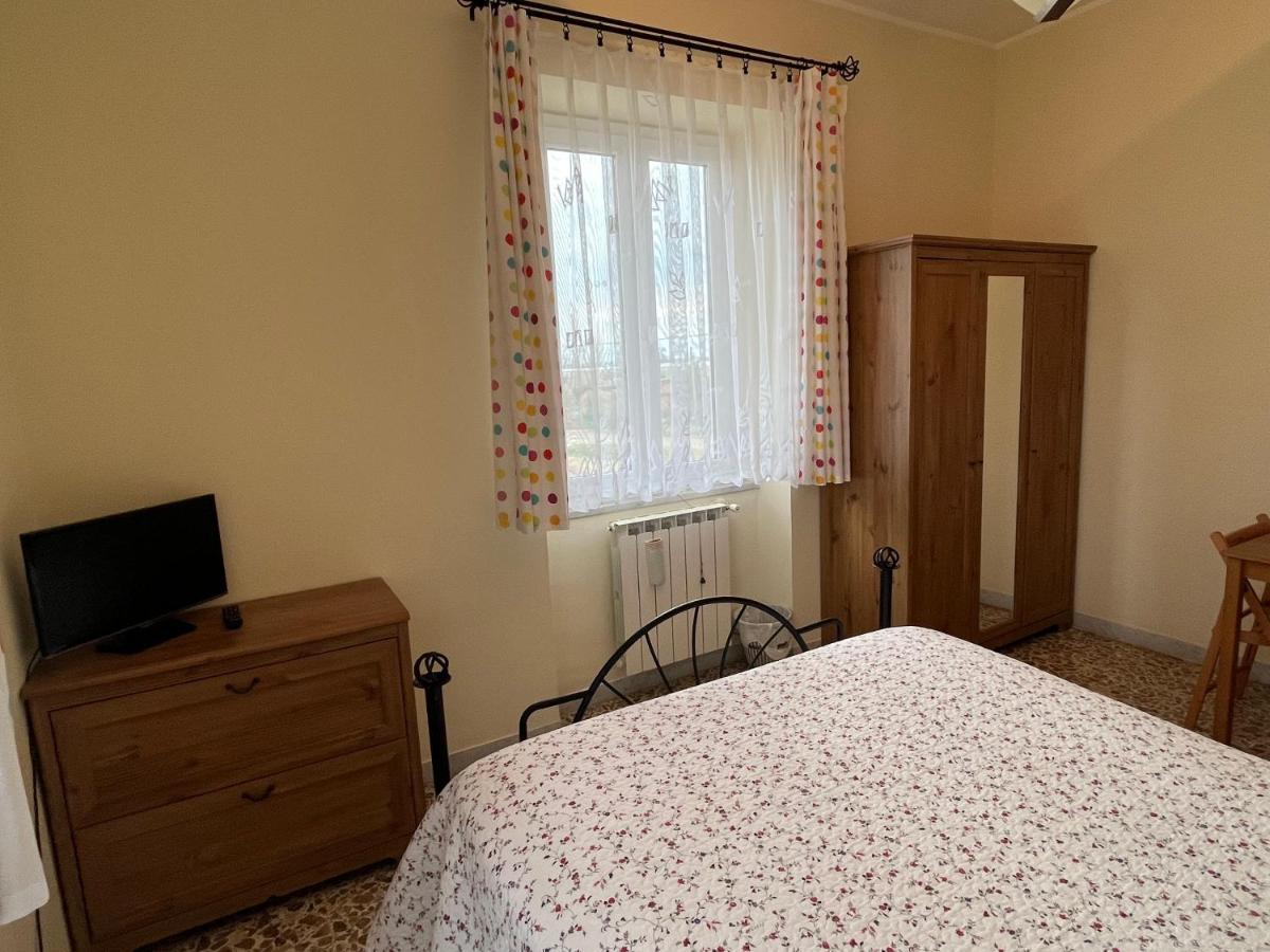Bed And Breakfast Elisa Sonnino Екстер'єр фото