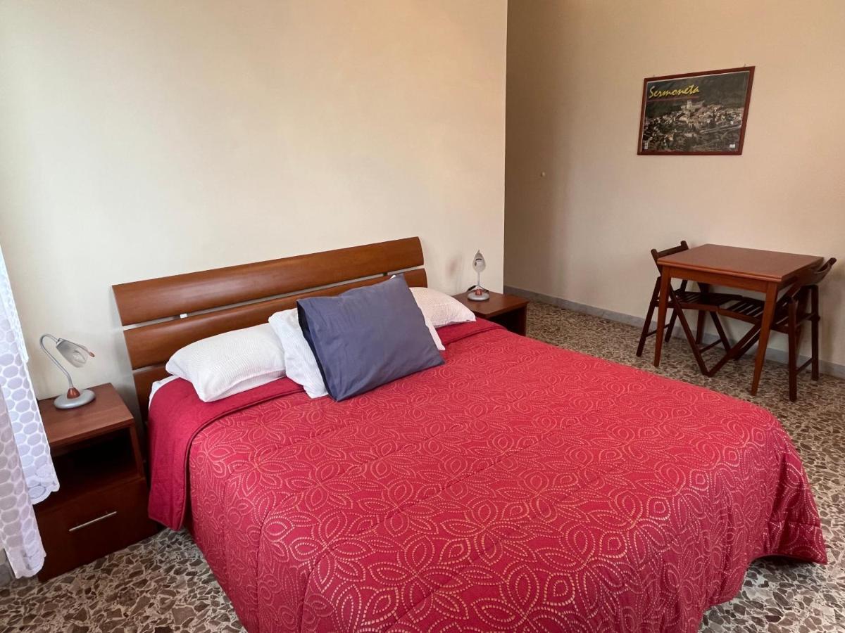 Bed And Breakfast Elisa Sonnino Екстер'єр фото