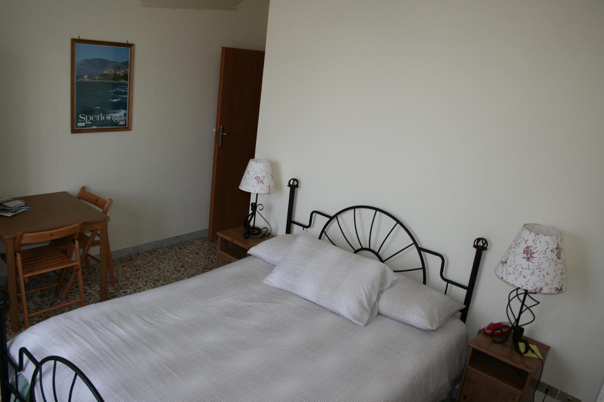 Bed And Breakfast Elisa Sonnino Екстер'єр фото